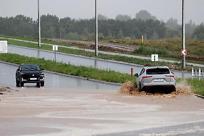 Сильный дождь залил улицы в Гродно