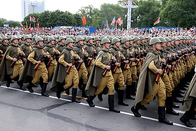 Военный парад в честь Дня Независимости прошел в Минске