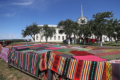 Солнечные ванны для ковров из фонда Гродненского государственного историко-археологического музея