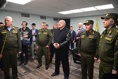 Лукашенко посетил Центральный командный пункт ВВС и войск ПВО