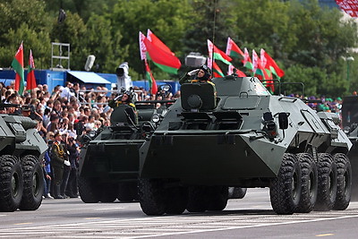 Военный парад в честь Дня Независимости прошел в Минске