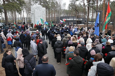 На митинге в Озаричах почтили память жертв лагеря смерти