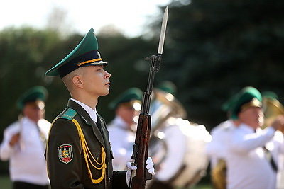 Участники заседания Президиума Совета Республики возложили цветы к Кургану Бессмертия в Лиде