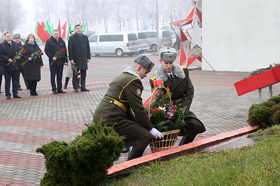 Во имя памяти. Крутой возложил цветы к мемориальному комплексу \"Курган Славы\" в Мозыре