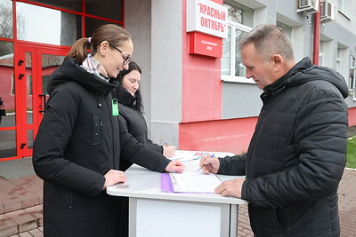 В Беларуси продолжается сбор подписей в поддержку выдвижения кандидатов в Президенты