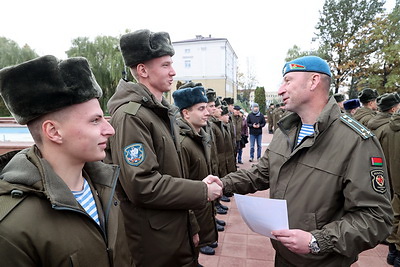 Около 300 витебских десантников попрощались с боевым знаменем