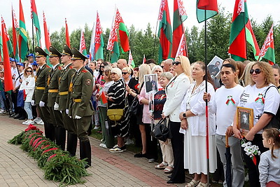 Митинг в честь Дня Независимости проходит в мемориальном комплексе \"Буйничское поле\"