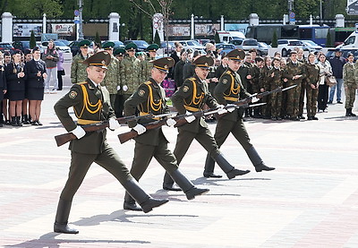 В Гомеле идет отправка призывников в соединения и воинские части ВС Беларуси