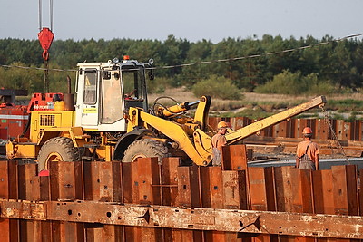 В Мозыре продолжается реконструкция моста через Припять