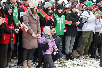 \"Будущее Беларуси в твоих руках\". Могилев получил в подарок от \"Марафона единства\" арт-объект