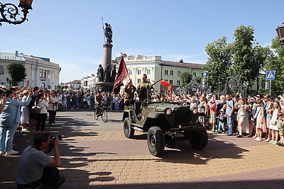 Атмосферу последнего мирного дня 1941-го воссоздали в Бресте