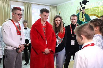 \"К нам приехали друзья\". Организаторы \"Марафона единства\" подарили праздник Мозырскому детскому дому
