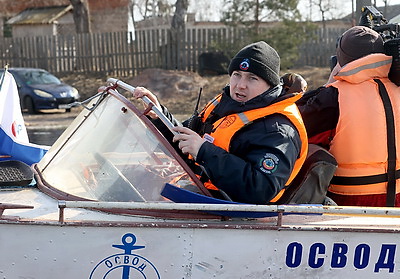 \"И помощь есть, и большой воды не боимся\". Как живут в отрезанной от суши паводком Поляновке