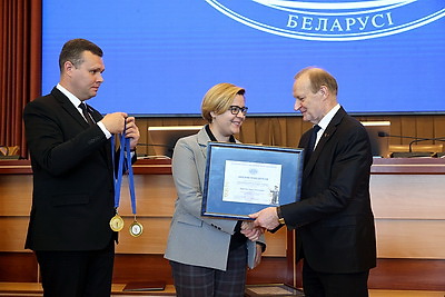 Победителей выставки-конкурса \"100 инноваций молодых ученых\" наградили в Минске