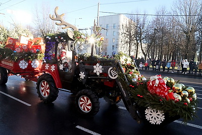 Новогодний автопарад прошел по улицам Могилева