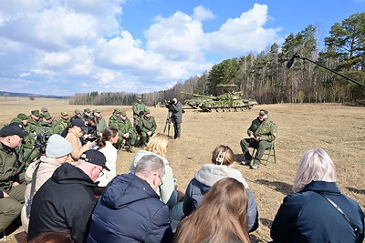 Лукашенко ознакомился с мероприятиями проверки боеготовности соединений и воинских частей