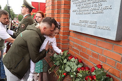 Митинг в честь Дня Независимости проходит в мемориальном комплексе \"Буйничское поле\"