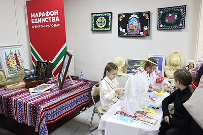\"Это наши корни, наша душа\". Выставка \"Белхудожпромыслов\" развернулась на \"Марафоне единства\" в Мозыре