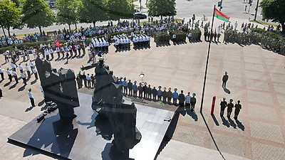 В Гродно в День пограничника прошел торжественный митинг у мемориала