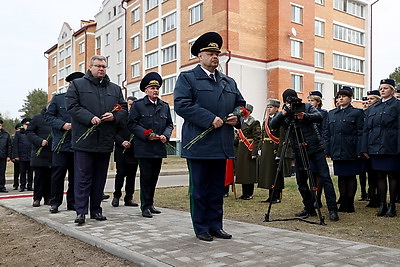 Мемориальную доску защитнику конституционного строя открыли в Пинском районе