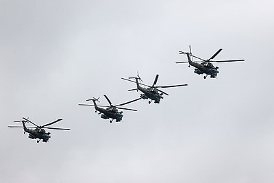 Для тренировки парада в небо над Минским морем подняли более 30 воздушных судов
