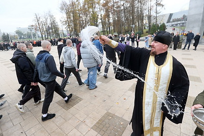 В Беларуси началась отправка призывников в войсковые части