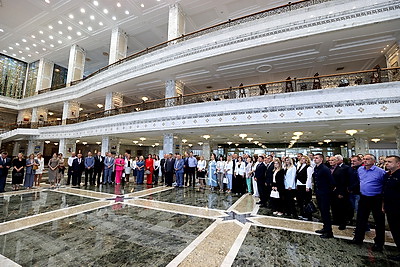 Изящество, величие и масштаб. Представители строительной отрасли посетили Дворец Независимости