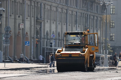 В Минске на проспекте Независимости провели ремонтные работы по укладке асфальта