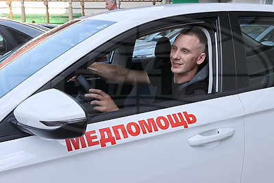 Ключи от новых 23 автомобилей медпомощи передали учреждениям здравоохранения Витебской области