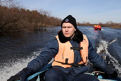 \"И помощь есть, и большой воды не боимся\". Как живут в отрезанной от суши паводком Поляновке