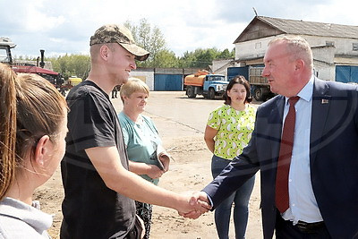 Мартынюк оценил условия для молодых специалистов в Климовичском районе