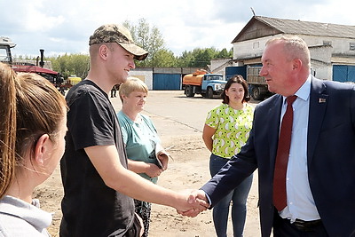 Мартынюк оценил условия для молодых специалистов в Климовичском районе