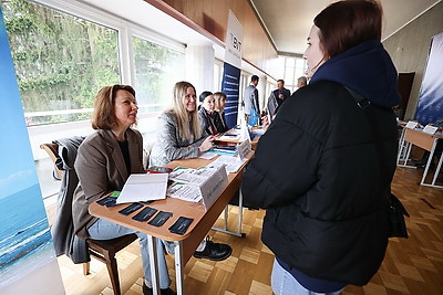 Интерес молодежи к труду: ярмарка вакансий проходит в Бресте