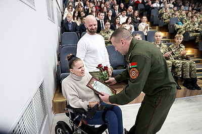 В Витебске чествовали воспитанников клуба \"Витязь\" за помощь спасателям в ликвидации пожара в ТЦ