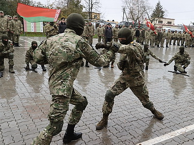 Витебские школьники побывали в войсковой части 5524