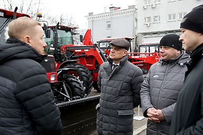 Делегация правительства Москвы ознакомилась с выставкой техники белорусских предприятий