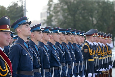 Министры внутренних дел СНГ возложили цветы к монументу Победы в Минске