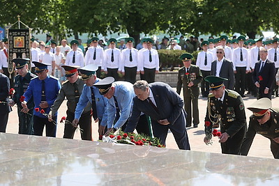 В Гродно в День пограничника прошел торжественный митинг у мемориала