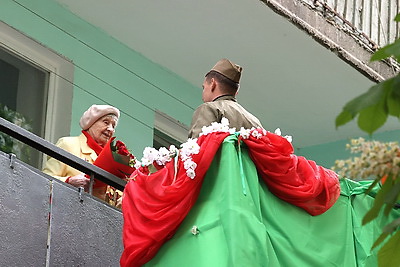 В Могилеве торжественным маршем поздравили ветеранов ВОВ