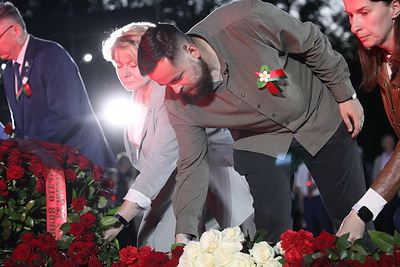 У монумента \"Врата памяти\" в Тростенце состоялся митинг-реквием