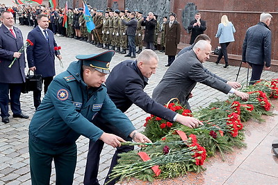 Ежегодно в Могилеве на Вахту Памяти у Вечного огня заступают 650 школьников