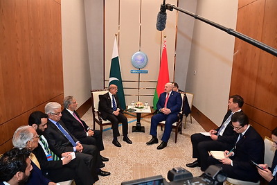 Лукашенко провел встречу с премьер-министром Пакистана