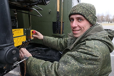 Новую военную технику передали витебским и брестским десантникам