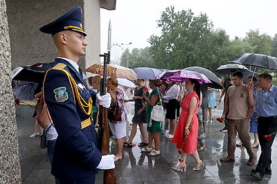 Церемония возложения цветов к Вечному огню состоялась в Витебске