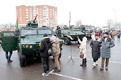 Выставка техники, плац-концерт, интерактивные площадки. Орша принимает \"Марафон единства\"