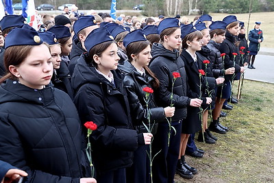 Мемориальную доску защитнику конституционного строя открыли в Пинском районе