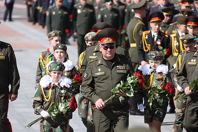 Руководство Госсекретариата Совбеза и главы силовых ведомств возложили цветы к монументу Победы в Минске