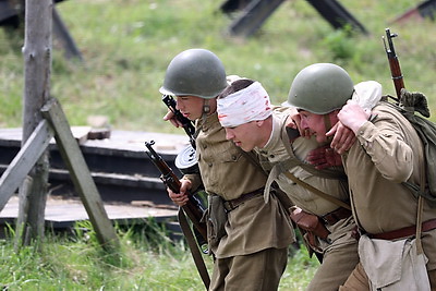 На \"Линии Сталина\" прошла реконструкция боя 1944 года