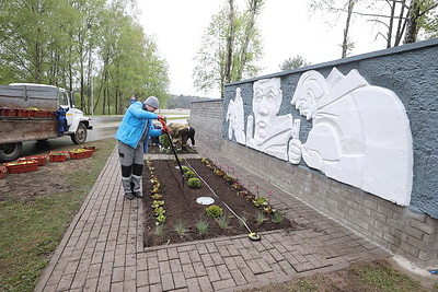 Более 310 тыс. жителей Гродненской области участвуют в субботнике на знаковых местах