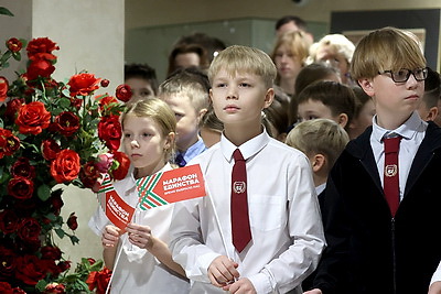 Яркие костюмы, реквизит и афиши. Выставка Большого театра представлена на \"Марафоне единства\" в Бресте